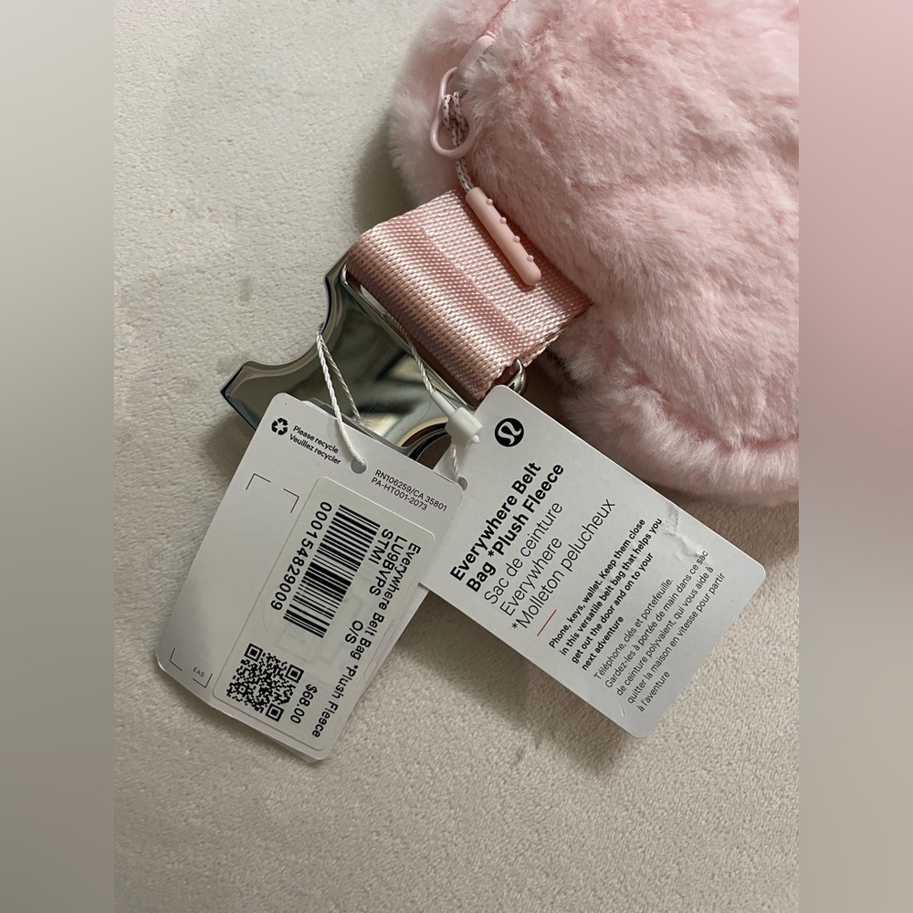Lululemon NWT Everywhere Belt Bag Plush Fleece Strawberry Milkshake Pink 1L - Picture 8 of 11